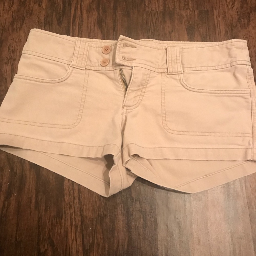 Abercrombie & Fitch tan shorts